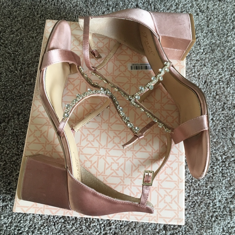 Badgley Mischka Jewel Women's Alamea Heeled Sandal